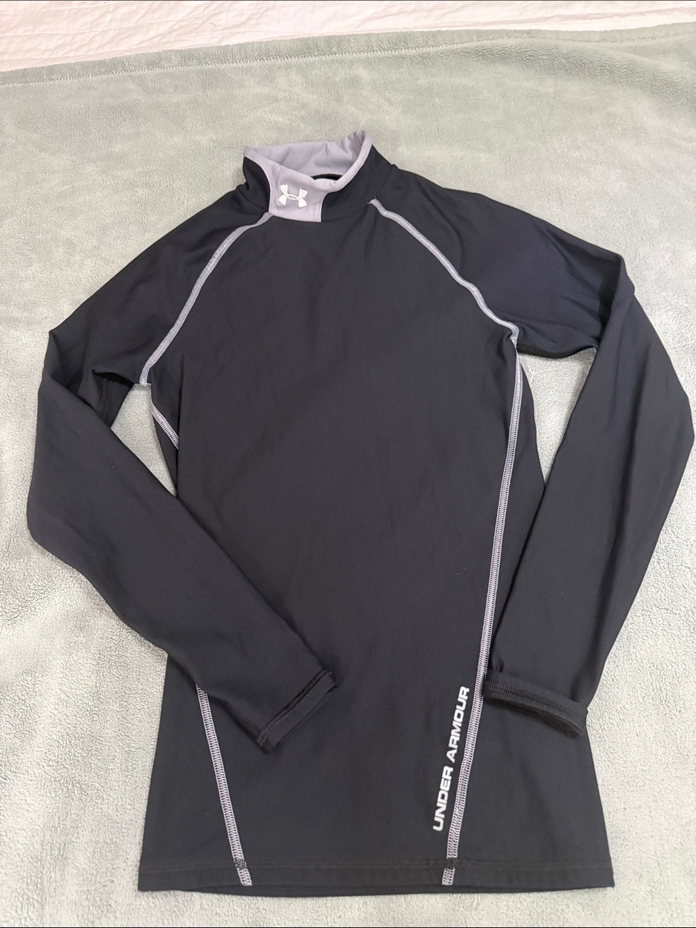 Under Armour Men’s Black Long-Sleeve Performance Top with Light Gray Trim
